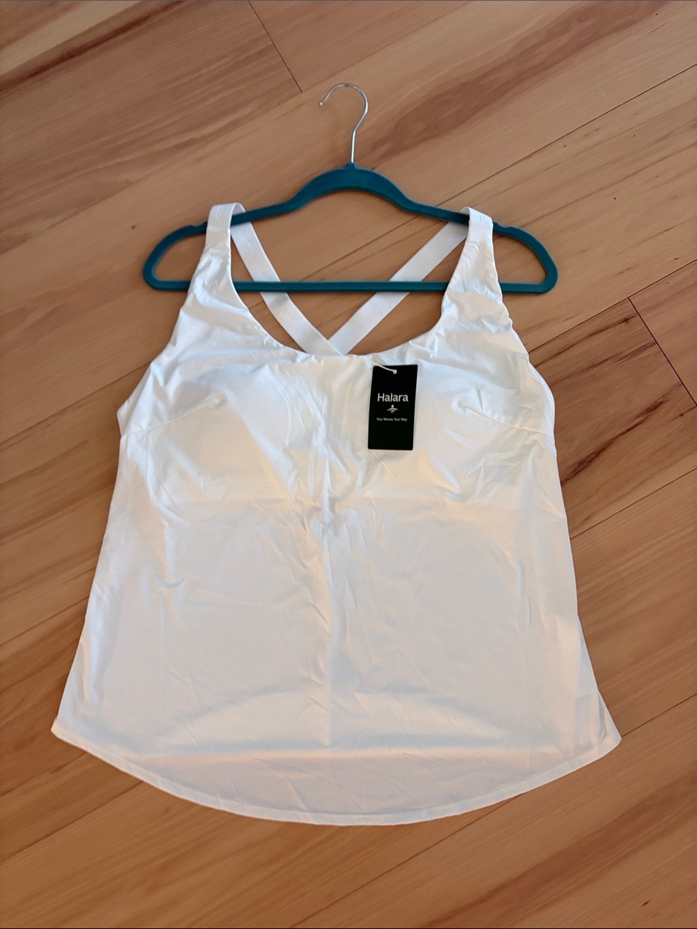 NWT HALARA U Neck Curved Hem White InstantCool Yoga Tank Top with built-in Bra